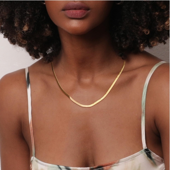 Elegant Gold Necklace for Women - Picture 1 of 3
